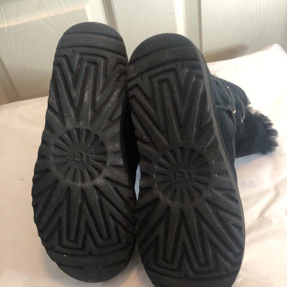 UGG Classic Boots Side Heir -Loom Lace-Up Boot Size 7. Black Boot Soft & Cozy - Picture 2 of 4